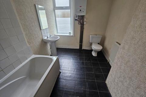 2 bedroom terraced house to rent, Lord Street, Blackburn