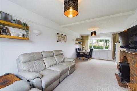 2 bedroom end of terrace house for sale, Warbank Crescent, New Addington, Croydon