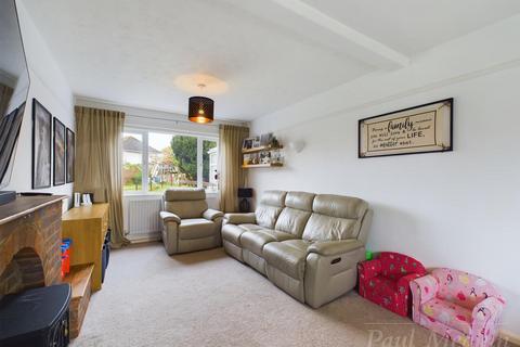 70 Warbank Crescent, New Addington, Croydon, CR0 0AS