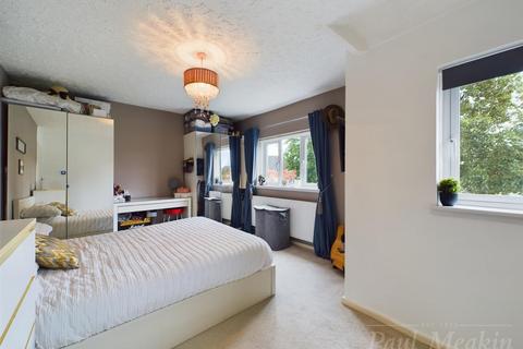 70 Warbank Crescent, New Addington, Croydon, CR0 0AS