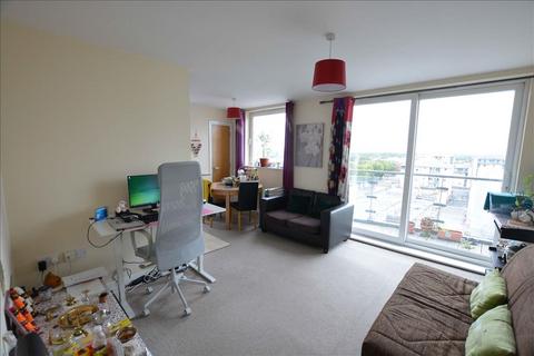 2 bedroom flat for sale, Hamlyn House, Feltham, Middlesex, TW13