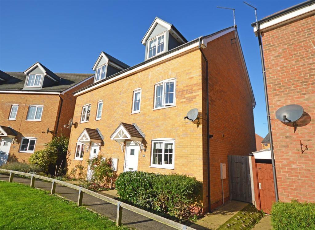 4 bedroom semi-detached house to rent