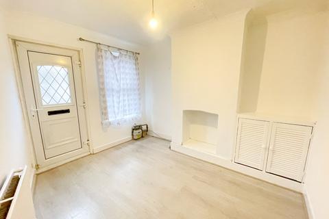 2 bedroom terraced house to rent, Empress Road, Gravesend, Kent, DA12 2QR