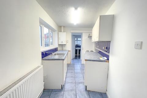 2 bedroom terraced house to rent, Empress Road, Gravesend, Kent, DA12 2QR