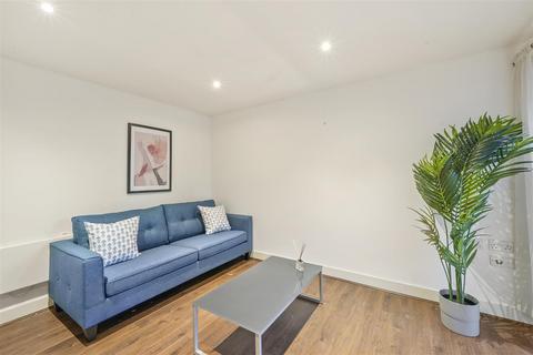 2 bedroom flat for sale, Bromyard Avenue, London W3