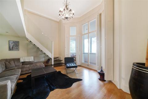 2 bedroom flat for sale, Queen's Gate, SW7