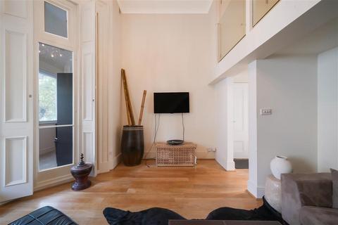 2 bedroom flat for sale, Queen's Gate, SW7