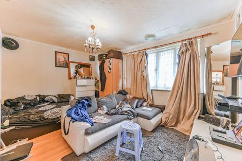 2 bedroom flat for sale, Warwick Road, Norbury, Thornton Heath, CR7