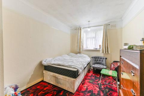 2 bedroom flat for sale, Warwick Road, Norbury, Thornton Heath, CR7