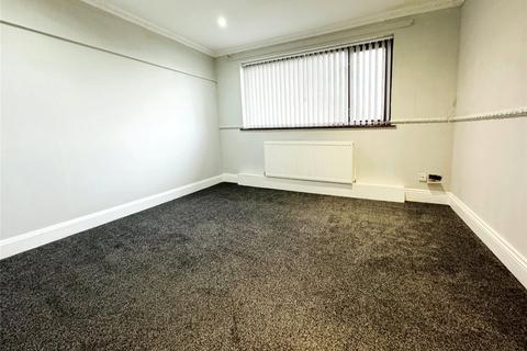 4 bedroom flat to rent, Tiled House Lane, West Midlands DY5