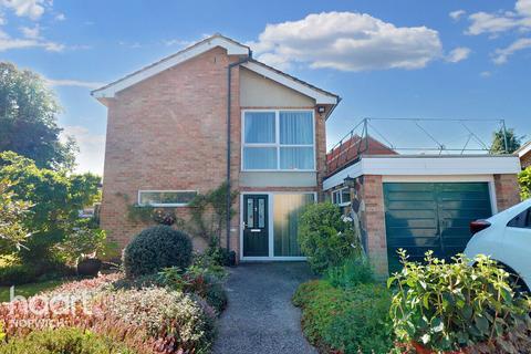 4 bedroom detached house for sale, Mead Close, Norwich