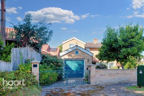 4 bedroom detached house for sale, Mead Close, Norwich