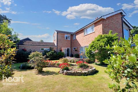 4 bedroom detached house for sale, Mead Close, Norwich