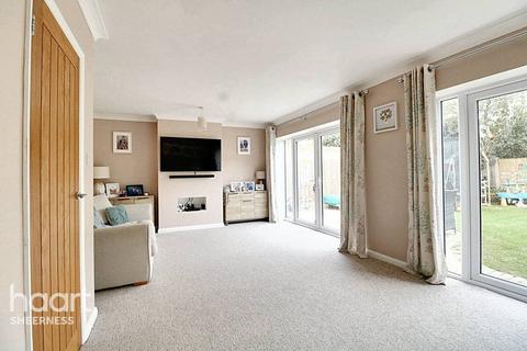 4 bedroom detached house for sale, St Peters Close, Sheerness