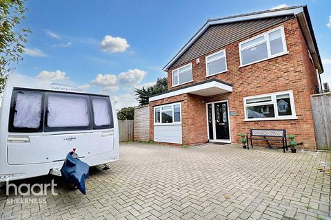 4 bedroom detached house for sale, St Peters Close, Sheerness