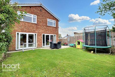 4 bedroom detached house for sale, St Peters Close, Sheerness