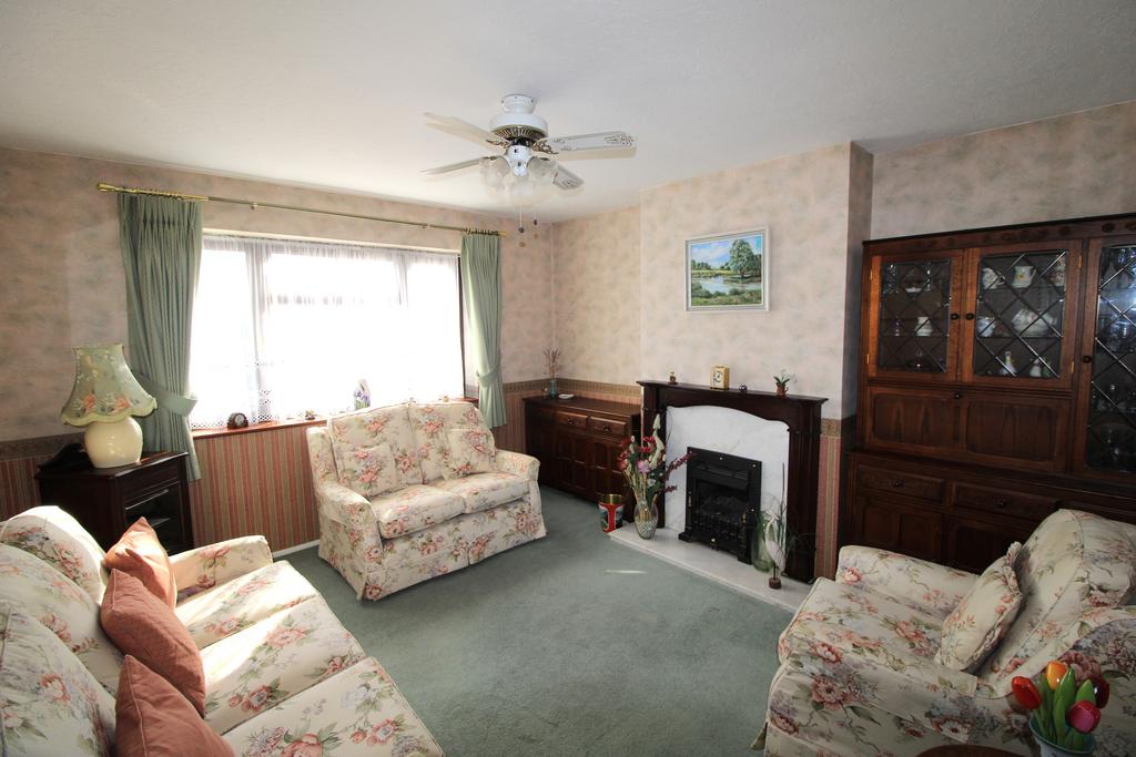 Marlborough Gardens, Upminster RM14 4 bed semidetached house for sale