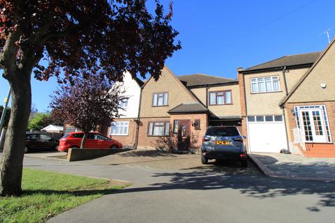 4 bedroom semi-detached house for sale, Marlborough Gardens, Upminster RM14