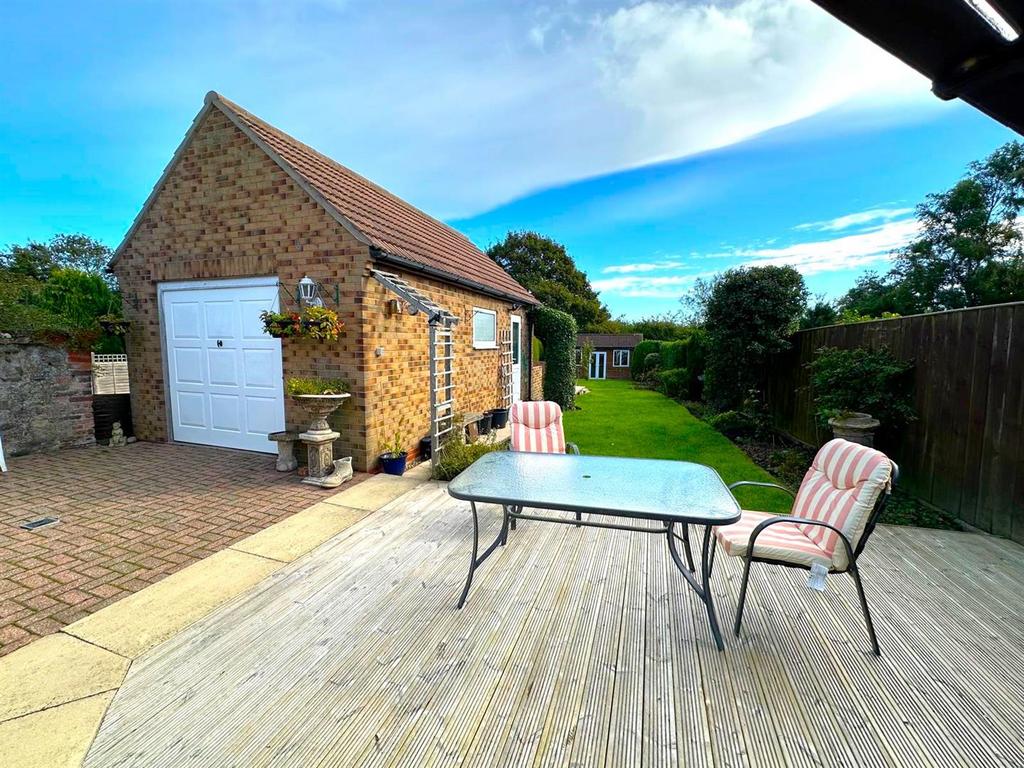 Southgate, Hornsea 2 bed detached bungalow for sale £309,950