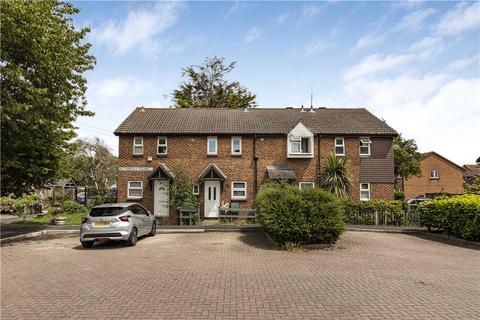 2 bedroom terraced house to rent, Butterfield Square, London E6