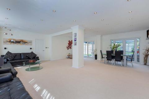 5 bedroom detached house for sale, Upton Court Road, Langley SL3