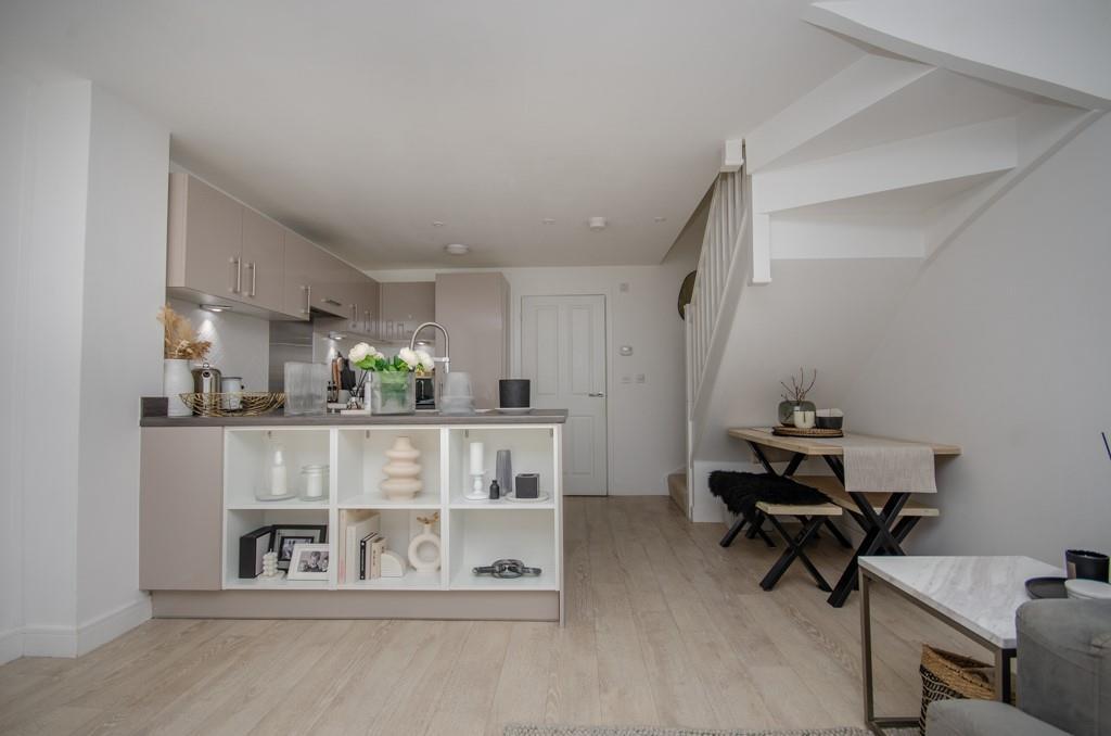 Kitchen pic 2.jpg