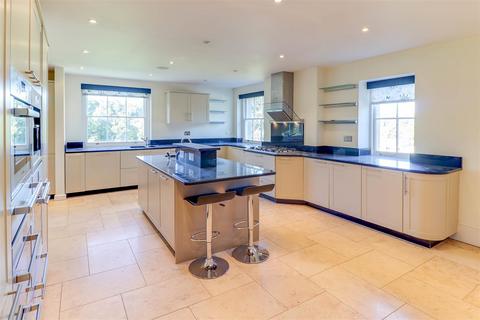 3 bedroom penthouse to rent, Moor Park House Way, Farnham GU10