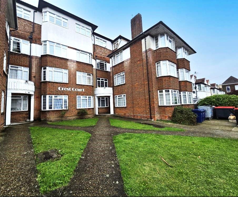 Spacious one bedroom ground floor flat