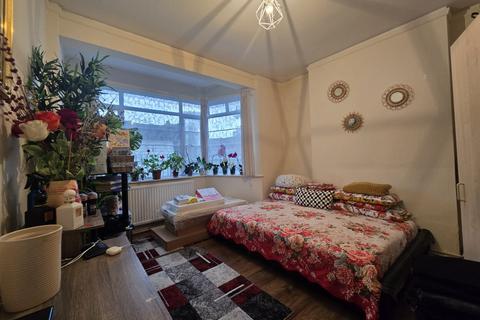 1 bedroom flat for sale, Crest Court, NW4