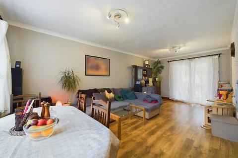 79 Tudor Way, Worcester, WR2 5QN