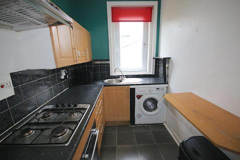 2 bedroom flat to rent, Hutchison Road, Slateford, Edinburgh, EH14