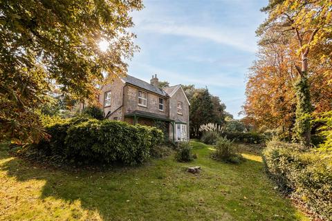 4 bedroom detached house to rent, Summers Lane, Totland Bay