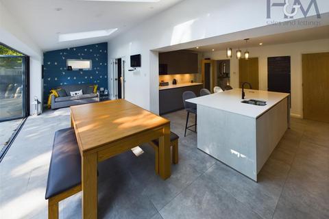 30 Petworth Close, Stevenage, SG2 8UP