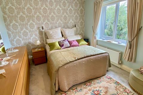 10 James Court, Collingham, Wetherby, LS22 5PA