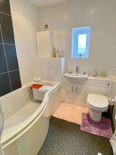 10 James Court, Collingham, Wetherby, LS22 5PA