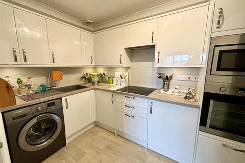 1 bedroom apartment for sale, Douglas Close, Poole BH16