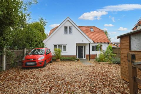 3 bedroom detached house for sale, Cromwell Road, Cromer