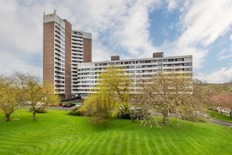 3 bedroom apartment to rent, *New Refurbishment* Montagu Court, Gosforth, NE3