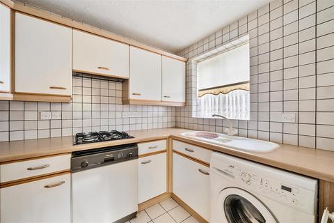 94 Sevenoaks Close, Sutton, SM2 6NL