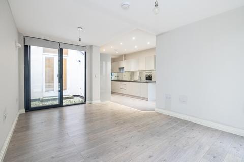 2 bedroom flat to rent, W6 7PZ,