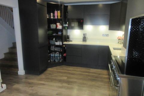 11 Scratton Road, Southend-on-sea, SS1 1EN