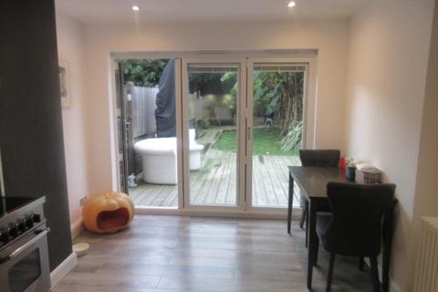 11 Scratton Road, Southend-on-sea, SS1 1EN