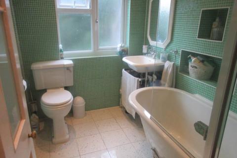 11 Scratton Road, Southend-on-sea, SS1 1EN