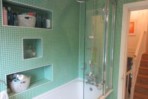11 Scratton Road, Southend-on-sea, SS1 1EN