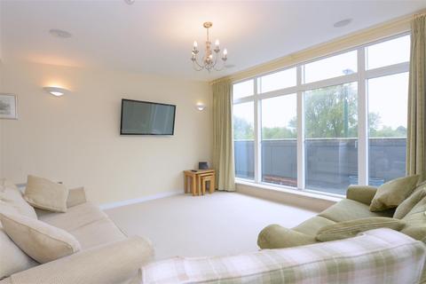 2 bedroom penthouse for sale, The Anchorage, Coton Hill, Shrewsbury