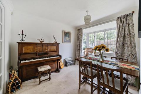 18 Wychwood Close, Sunbury-on-thames, TW16 7RF