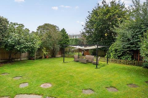 18 Wychwood Close, Sunbury-on-thames, TW16 7RF