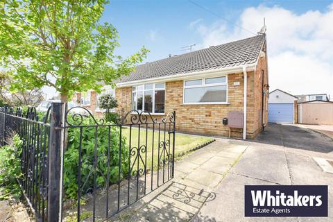 2 bedroom bungalow to rent, Scarrington Crescent, Hull