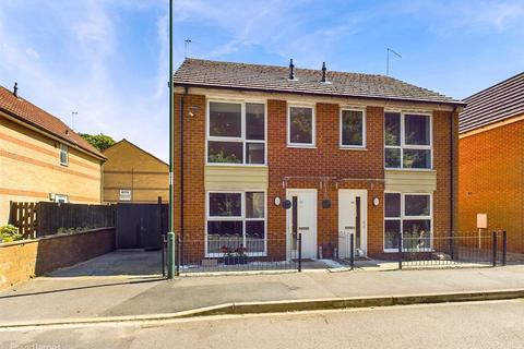 37 Kingsthorpe Close, Nottingham, NG3 3AZ