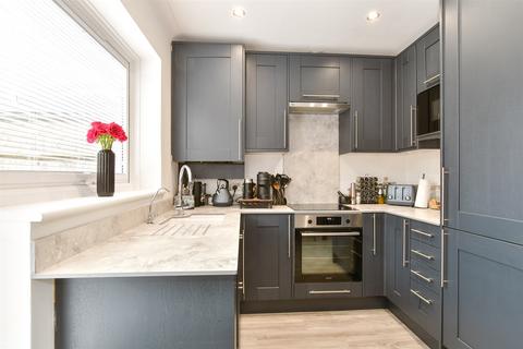 4 Hamilton Close, Snodland, ME6 5GA